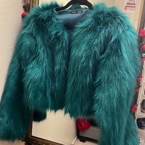 Brand New! Green Fuzzy Coat 🧥 (make me an offer) 👀